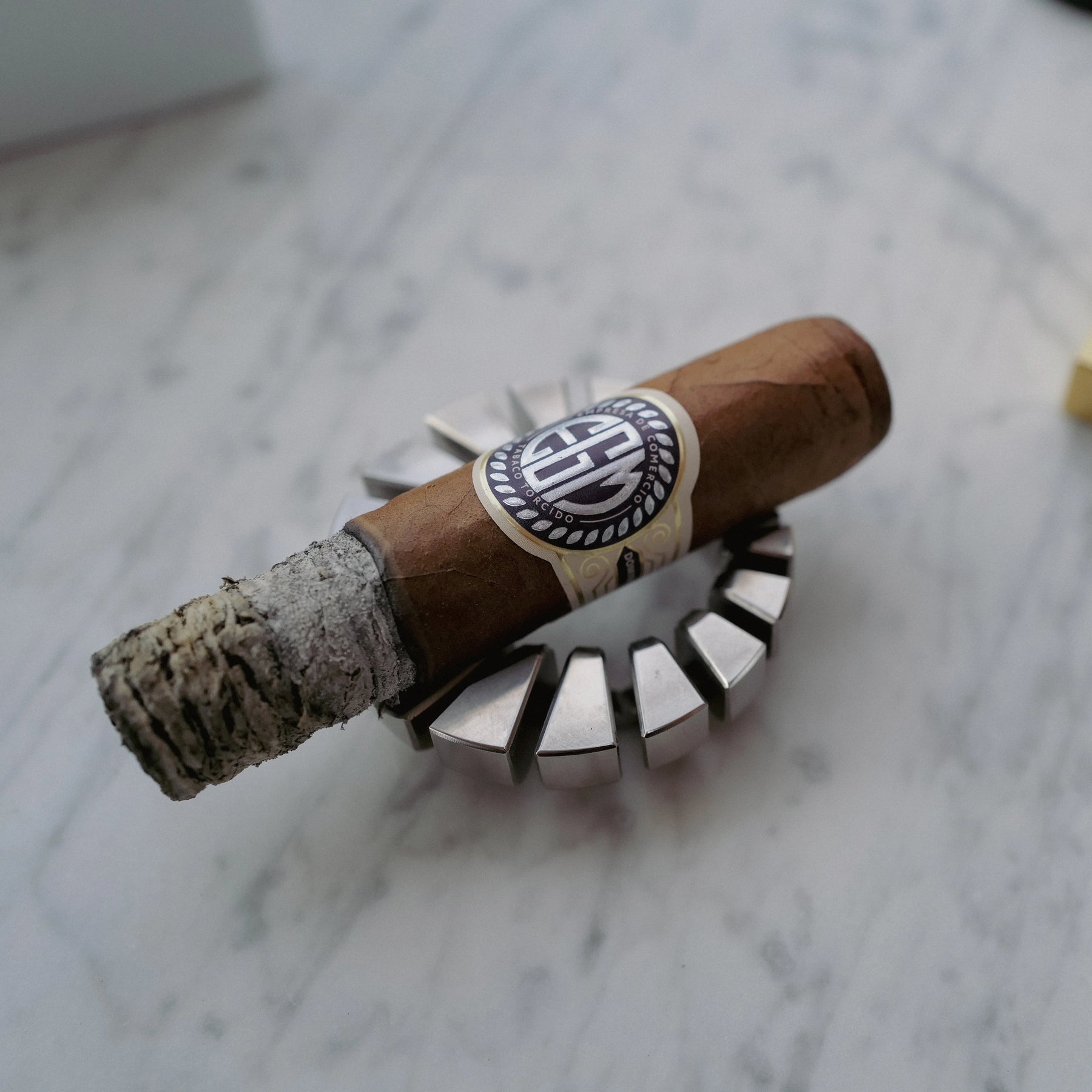 Repose-cigare HALO